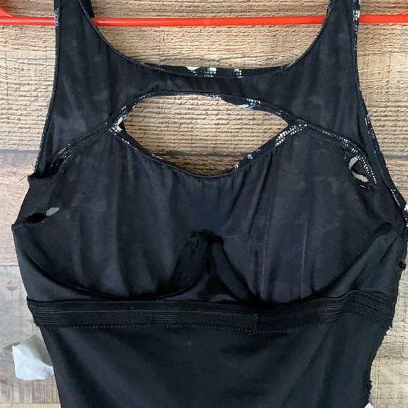 Magicsuit leopard print ruched cutout one piece swimsuit Size 4 6 - Picture 9 of 12